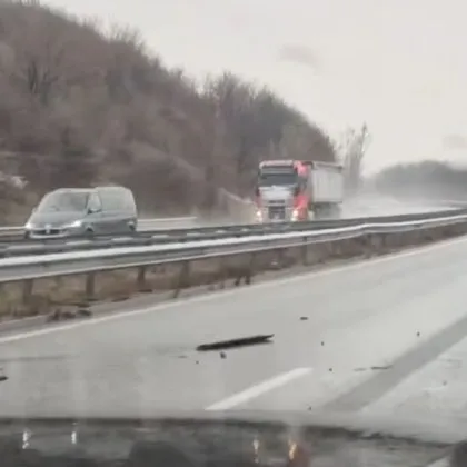 Катастрофа затруднява движението на АМ Струма в посока София Джип Тойота