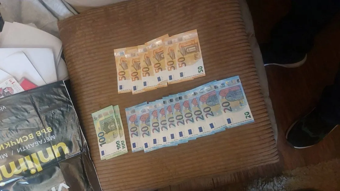 Хванаха рускиня със списък с гласове и кеш СНИМКИ