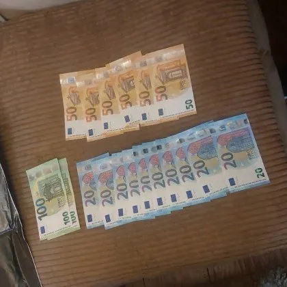 Хванаха рускиня със списък с гласове и кеш СНИМКИ