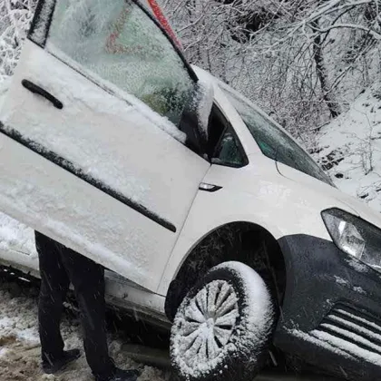 Снежен капан на "Петрохан": Диана Русинова обвини държавата в липса на договори за почистване СНИМКИ+ВИДЕО