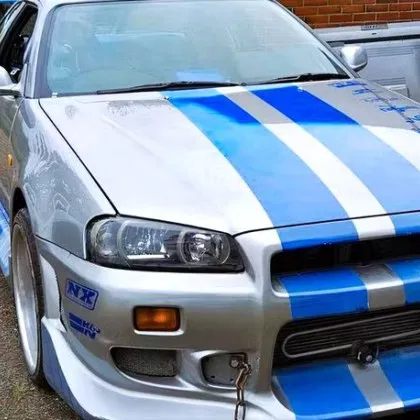 В продължение на години сребристо синият Nissan Skyline GT R R34 на