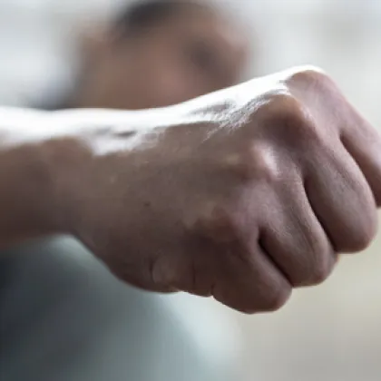 Побой в Сандански: Мъж удари жена на улицата