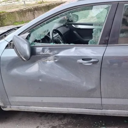 Шофьор откри возилото си помлянж, от виновника - ни следа СНИМКИ