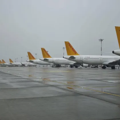 Силен дъжд отмени десетки полети от и до Истанбул