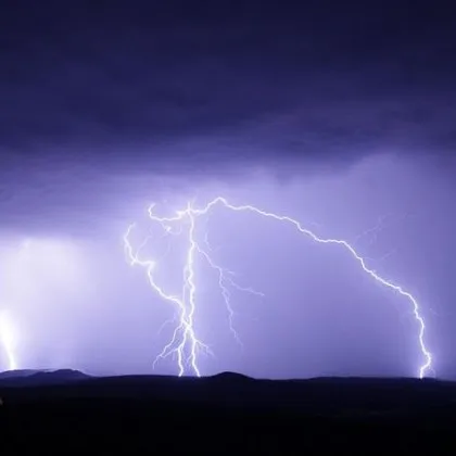 Мощен циклон връхлита Гърция, очакват се бури и градушки