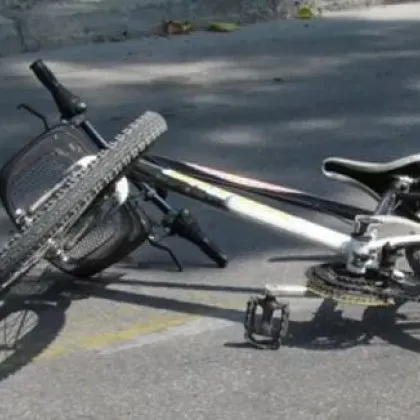 Удариха велосипедист на ключово кръгово в София