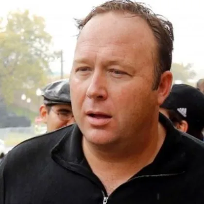 Конспираторът Алекс Джоунс се обърна срещу Тръмп