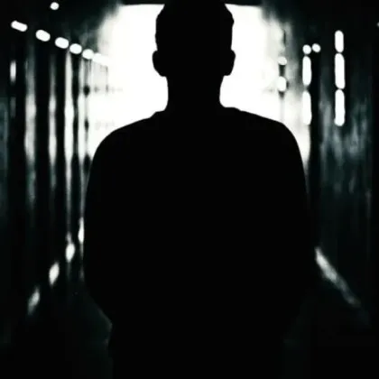 Мъж с шлифер си поиска 20 евро от дама, последва агресия