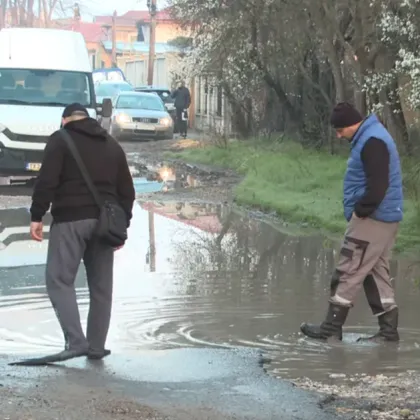 Разбити улици и фекалии в мазетата: Добричани излизат на протест