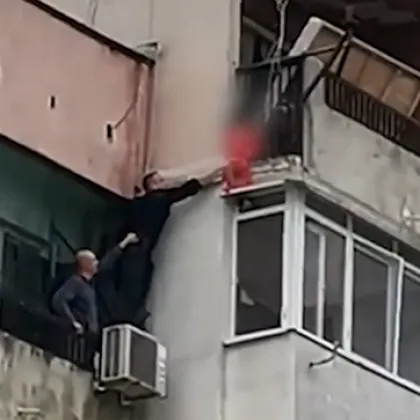 Съседка за увисналото от тераса дете в Ямбол: Може да е било наказано на козирката