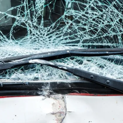 Бус помете патрулки в Горна Оряховица