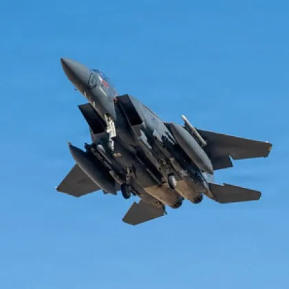 Един от пилотите на американския изтребител, който се разби в Иран, е спасен