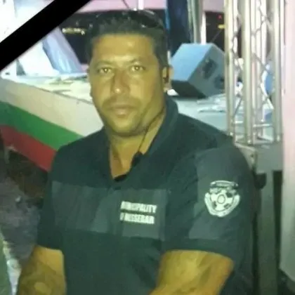 "Лети високо с ангелите, приятелю!" Изпращат убития Стефан Денев в последния му път