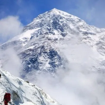 Схема за 20 милиона: Шерпи тровели планинари, изкачващи се към Еверест