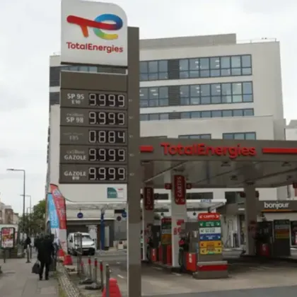 Стотици бензиностанции във Франция останаха без гориво