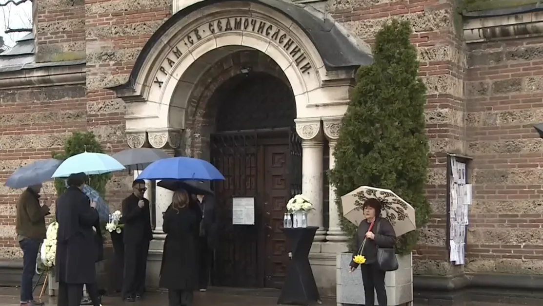 Близки и приятели изпратиха музикалната легенда Кирил Ампов в последния му земен път