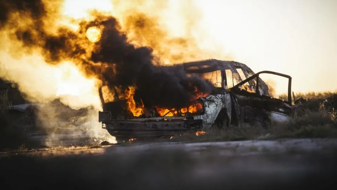 Късо съединение подпали кола в Нови пазар