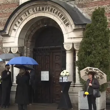 Близки и приятели изпратиха музикалната легенда Кирил Ампов в последния му земен път