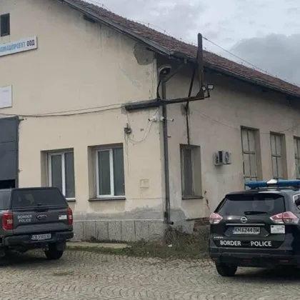 Разбиха незаконна фабрика за цигари в Дупница, двама са задържани