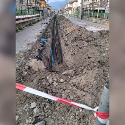 "Закърпен" ремонт остави жители на град Баня на сухо