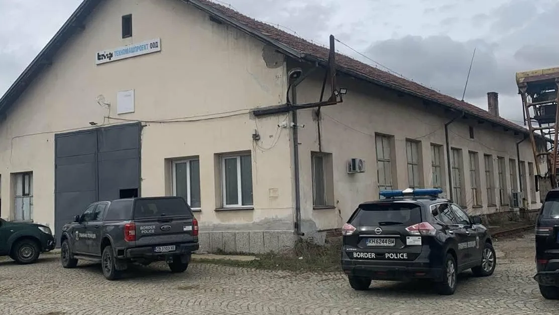 Разбиха незаконна фабрика за цигари в Дупница, двама са задържани