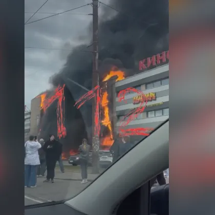 Пожар лумна в търговски център в руски град, има пострадали ВИДЕО