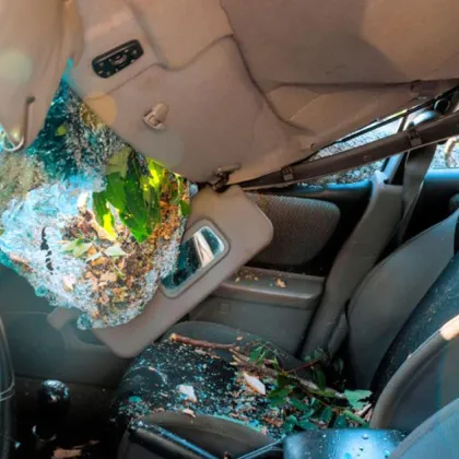 Катастрофа на АМ "Тракия": Кола излетя от пътя и се удари в паркиран автомобил