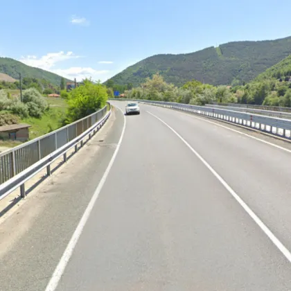 Ремонт затваря едното платно на главния път Е-79 край с. Крупник