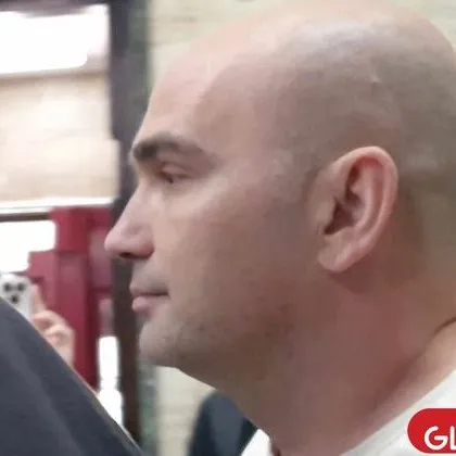 Пращат зад решетките фотографа Дардов, обвинен в блудство с дете