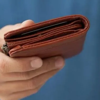 16-годишен претараши кола, отмъкна над 450 евро