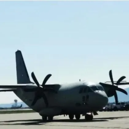 Екипаж на самолет C 27J Спартан от състава на 16 а авиационна