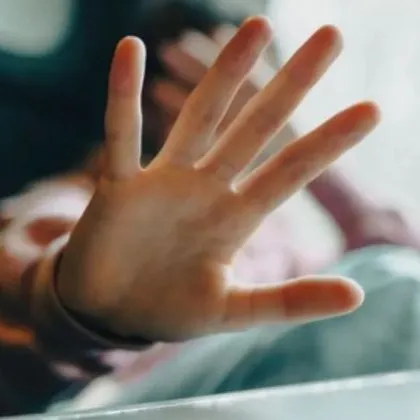 Задържаха баща, наранил детето си в хотел