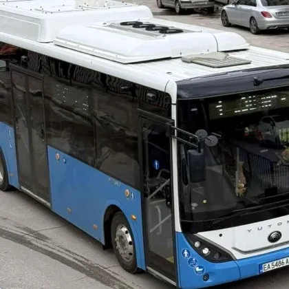 Катастрофа затруднява движението на улица в Асеновград