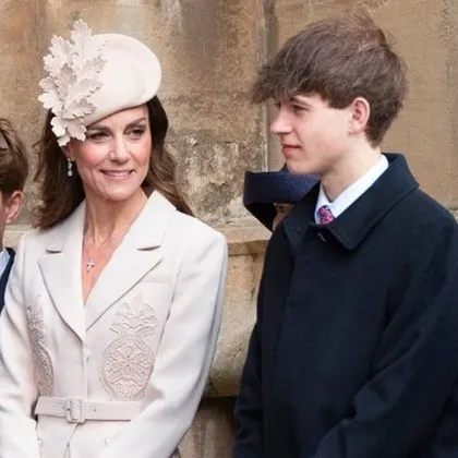 Най-загадъчният принц беше забелязан на великденската служба в замъка Уиндзор