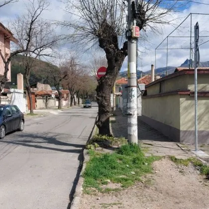 Скрити зад дървета, но не и от КАТ: новата мода в Сливен