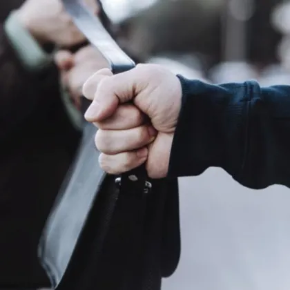 Задържаха жена за уличен грабеж в Пловдив