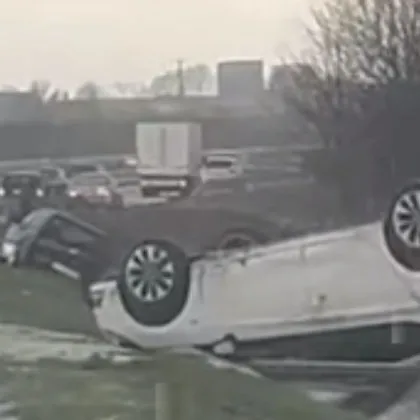 Меле в градушката: Кола се обърна по таван, друга е в канавката ВИДЕО