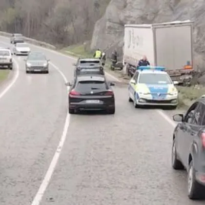 Тежък инцидент с камион в Хаинбоаз! Твърдят, че е задържан шофьор СНИМКИ