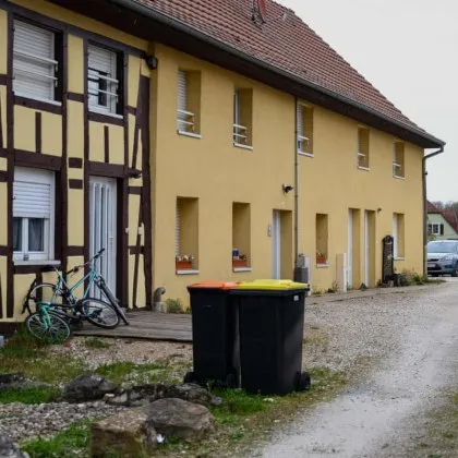 Баща държа деветгодишния си син затворен в микробус близо две години