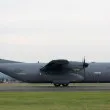 Мъж троши американски военен самолет C-130