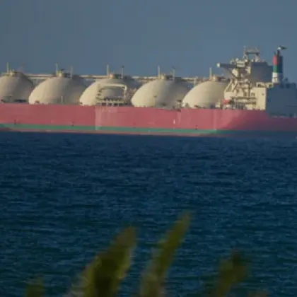 Два танкера, свързани с Иран, преминаха през Ормузкия проток