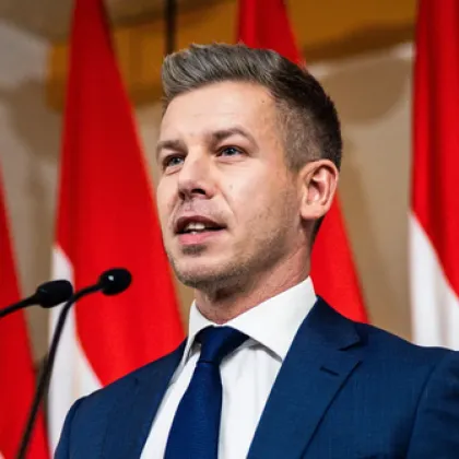 Тиса приижда С тези възгласи Петер Мадяр се качи на