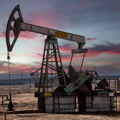 Цената на петрола отново скочи над 100 долара за барел