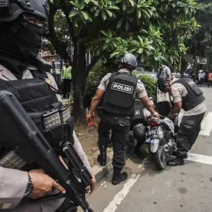 Въоръжени нападнаха автобус с футболисти, застреляха един от тях