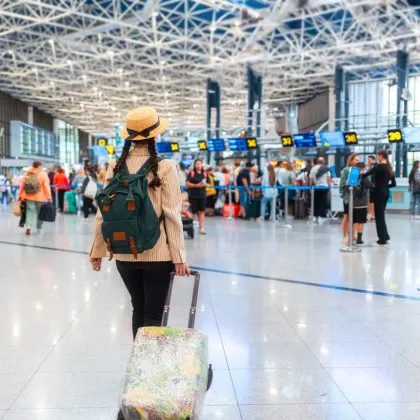 Ад на летището в Милано: хора припадат по опашки, десетки изпуснаха полети