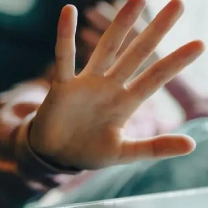 Кошмар! Мъж запали приятелката си, после се самоуби