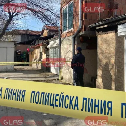 Труп на мъж беше открит пред жилищен блок в кърджалийския