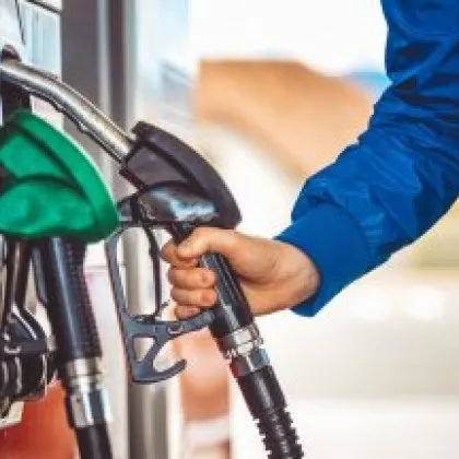 Започна изплащането на 20-те евро заради поскъпването на горивата