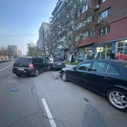 Шофьор блъсна паркирани коли в Ловеч СНИМКА