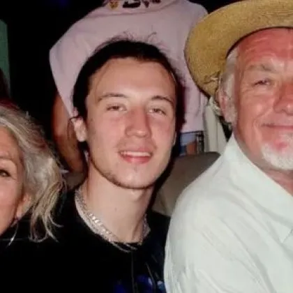 "Той беше единственият ми син": Тумба мъже пребиха и убиха студент